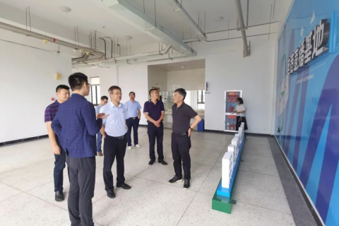 书记、院长来啦！来听听他们在电商直播基地的畅谈