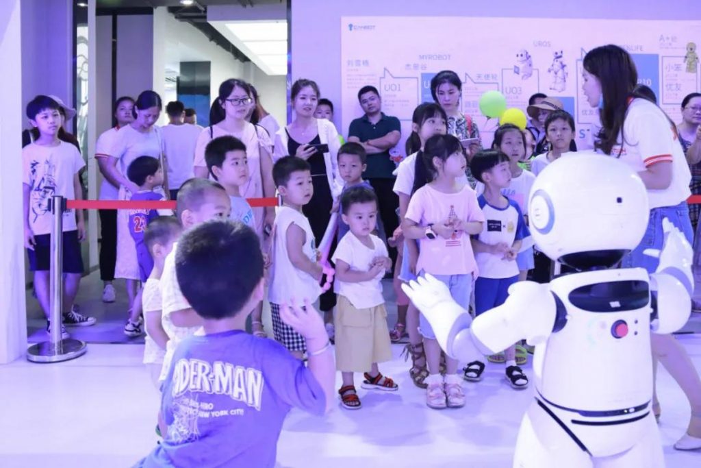 一场全亚洲的机器人大赛即将在设计小镇盛大开幕...