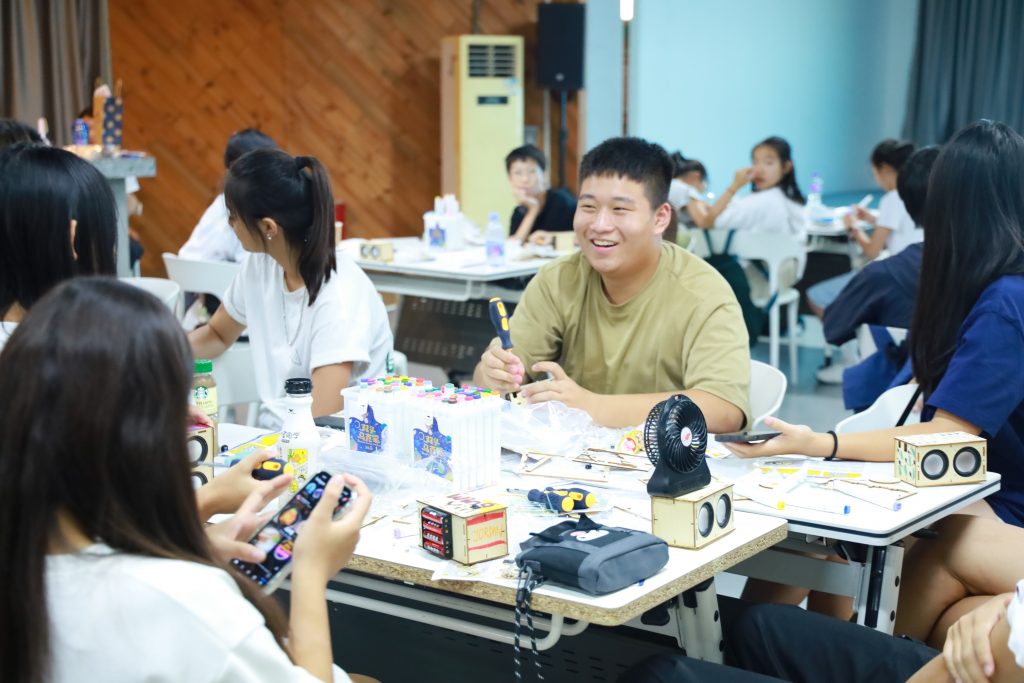 香港青年探寻设计城 共赴大湾区创新之旅