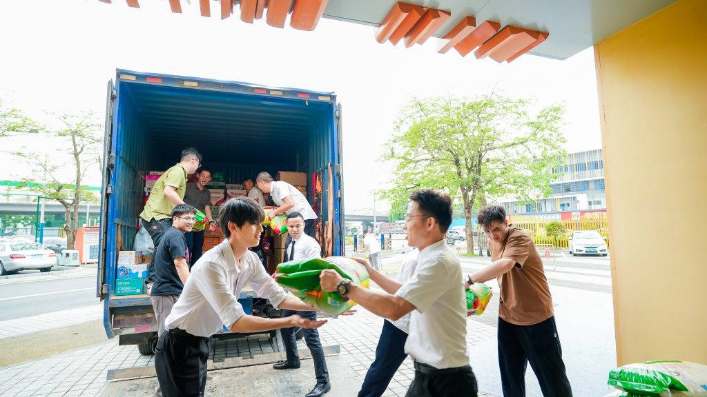 风雨同舟，守望相助，广东工业设计城企业捐赠物资助力防汛救灾