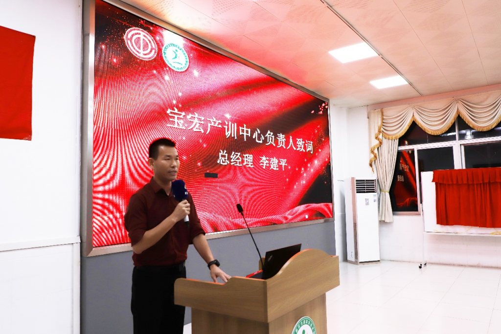 北滘镇总工会工匠学院揭牌及首期工业机器人培训班正式开班！