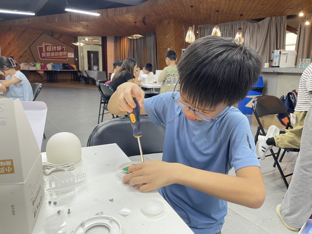 025广东工业设计城·少年创客营今日开营啦！培育未来设计新力量"