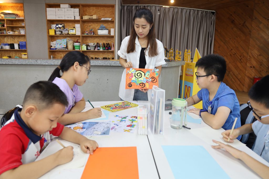 025广东工业设计城·少年创客营今日开营啦！培育未来设计新力量"